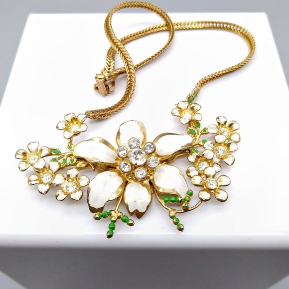 Vintage White Flowers Statement Choker, Gold Tone Chain Necklace with Enamel and - Picture 2 of 7
